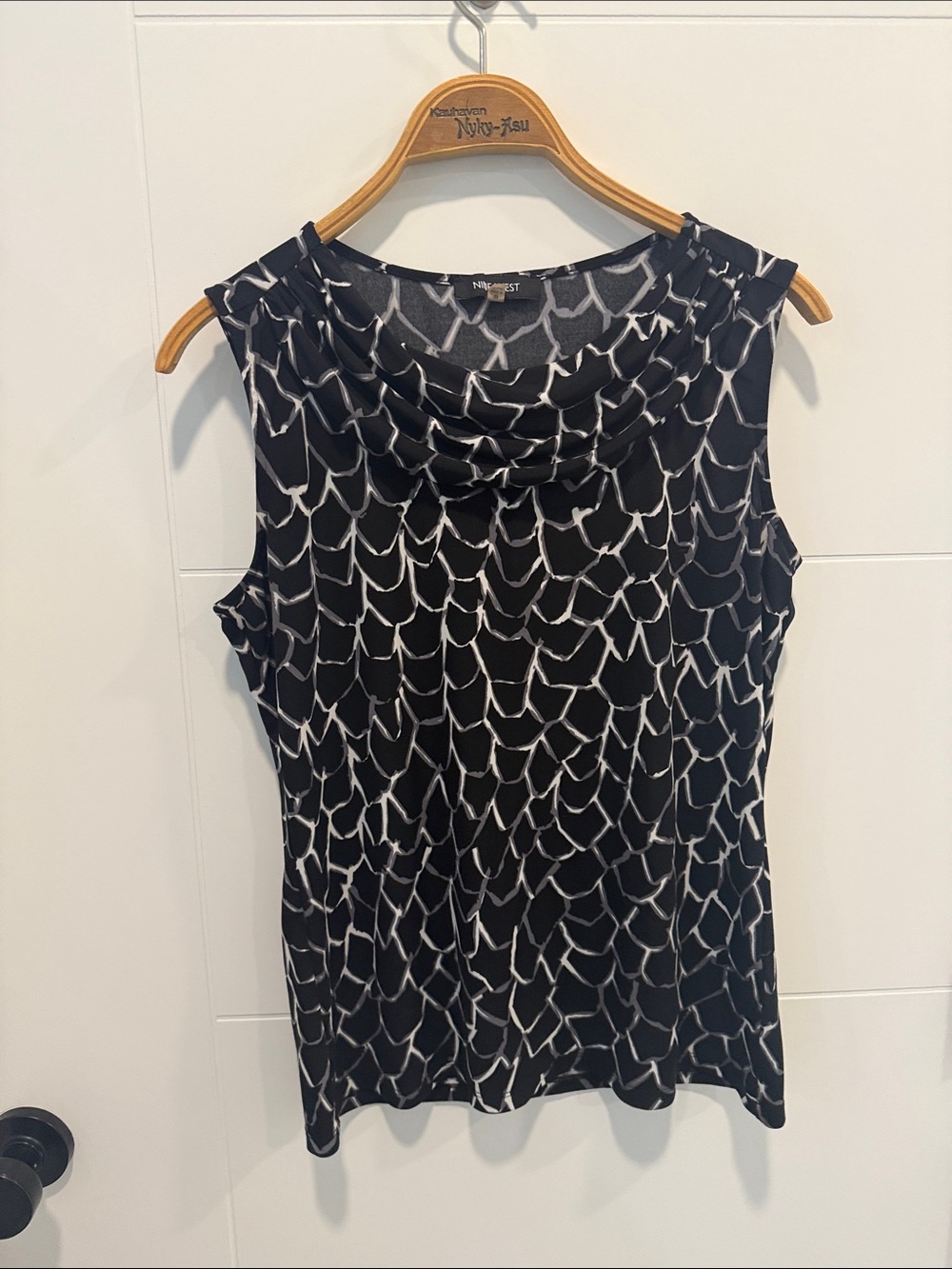 Nine West Black & White Cowl-Neck Sleeveless Top size medium